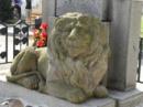 Detail lva z památníku padlých.