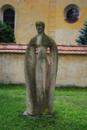 Socha u kostela sv. Mikuláše.