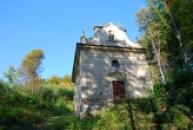 Nedaleká kaple sv. Vojtěcha.