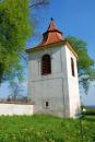 Zvonice u zdejšího kostela sv. Víta.