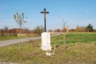 Kříž nedaleko obce.