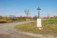 Kříž nedaleko Rynholce.