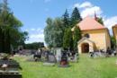 Hřbitov a kostel Narození Panny Marie.