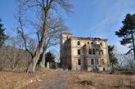 Lesní zámeček - vila nad městem.