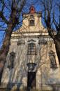 Průčelí kostela sv. Petra a Pavla.