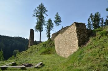 Hrad Pořešín na Českokrumlovsku - Ohniště u hradu.
