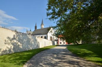 Klášter Vyšší Brod na Českokrumlovsku - Na cestě kolem kláštera.