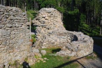 Kašperk na Klatovsku - Ruiny hradní bašty.