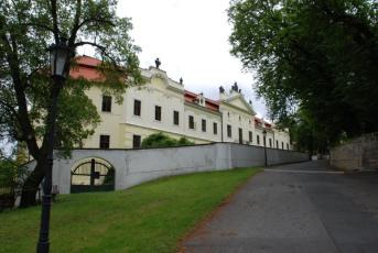 Peruc na Lounsku - Rokokový zámek v Peruci.
