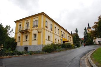 Třebušín na Litoměřicku - Zámek využívaný jako hotel.