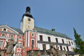 Broumovský klášter - Pohled na kostel sv. Vojtěcha.