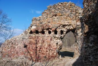 Týřov na Rakovnicku - Zbytky obytné věže.