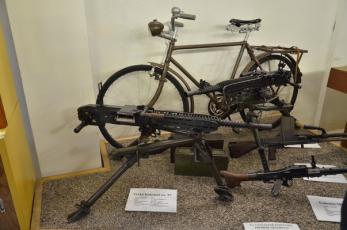 Hanička na Rychnovsku - Expozice kulometů.