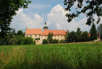 Lnáře na Strakonicku - Klášter Bosých Augustiánů.
