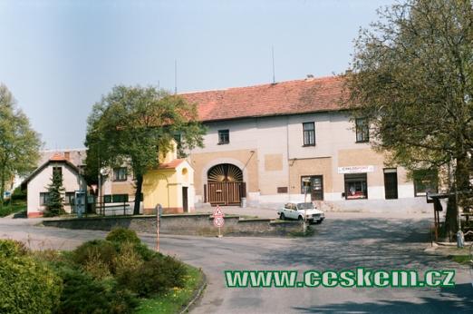 Náves v Březové.
