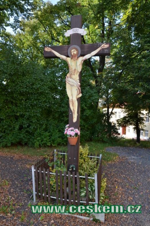 Kříž u kostela sv. Jiljí.