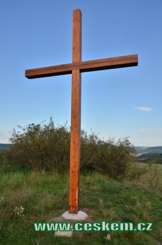 Kříž na místě nalezeného pokladu.