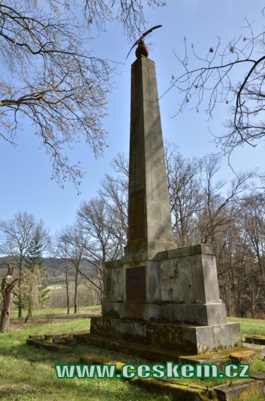 Obelisk - monument císaře Františka.