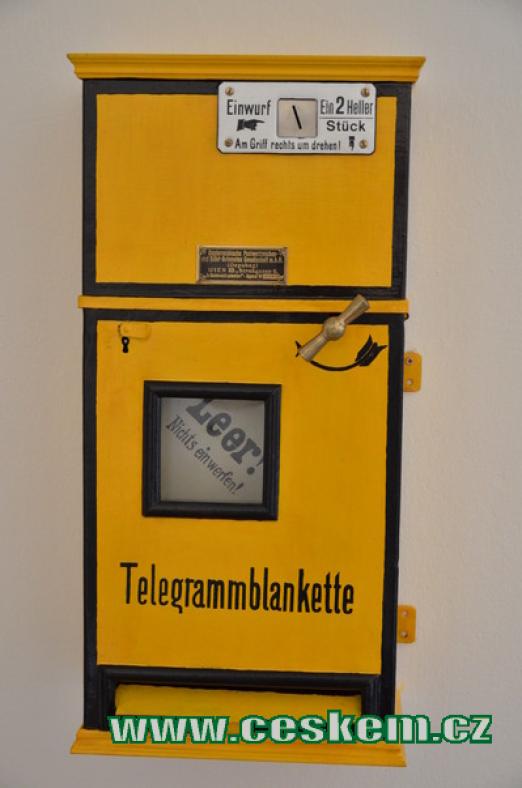 Automat na telegrafní blankety.