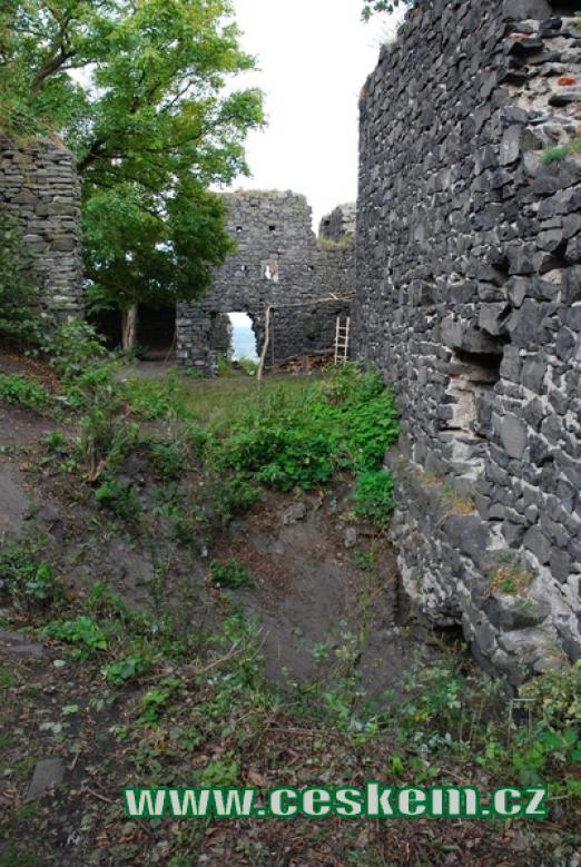 Záběr z areálu hradu.