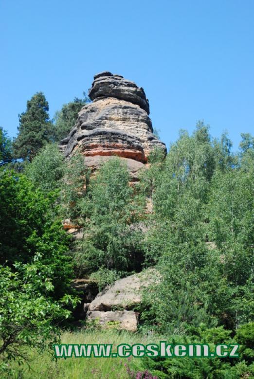Pískovcové skalní útvary nedaleko vísky Vranov.
