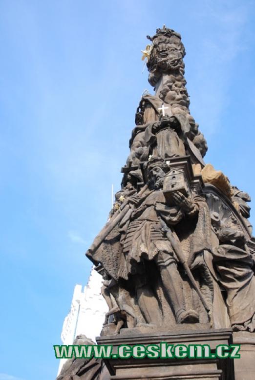 Detail sloupu Nejsvětější Trojice na Mírovém náměstí.
