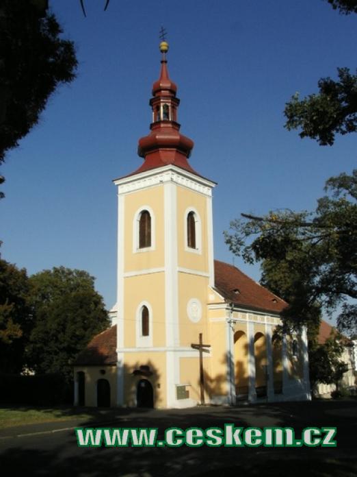 Hřbitovní kostel sv. Anny postavený luterány u luteránského hřbitova ze 16. století.
