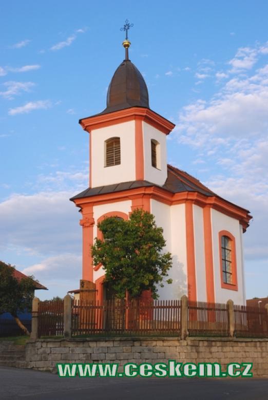 Pohled na kapli sv. Jana Nepomuckého.