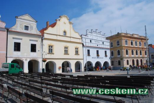 Masarykovo náměstí v průběhu kulturního léta.