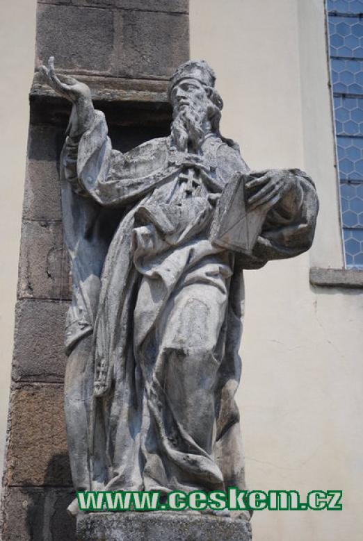 Jedna ze soch na východní straně kostela sv. Jiljí.