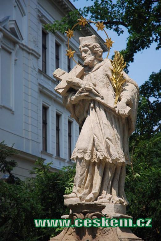 Detail sochy nedaleko Budějovické brány.