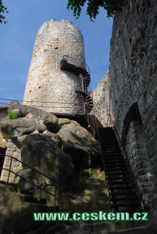 Hlavní věž hradu.