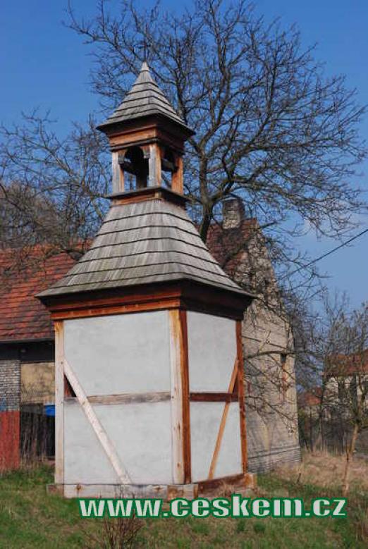Lidová zvonice z roku 1749.