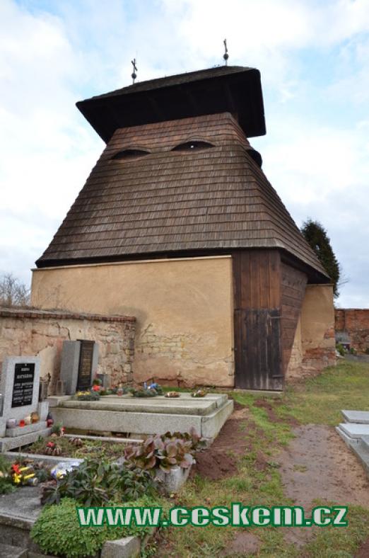 Dřevěná zvonice ze 16. století.