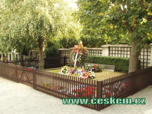 Hrob T.G. Masaryka na lánském hřbitově.