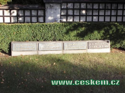 Detail hrobu rodiny Masarykových.