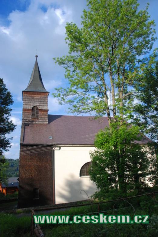 Pohled na kostel Neposkvrněného početí Panny Marie v Hojsově Stráži.