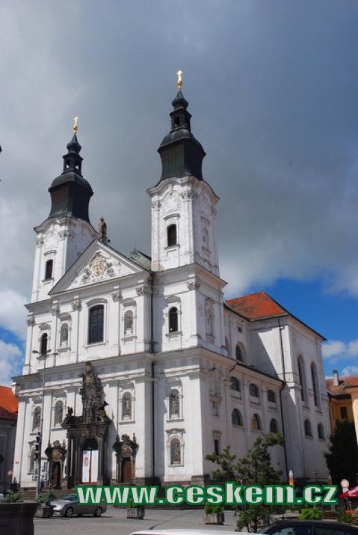 Pohled na kostel Neposkvrněného početí Panny Marie a sv. Ignáce.