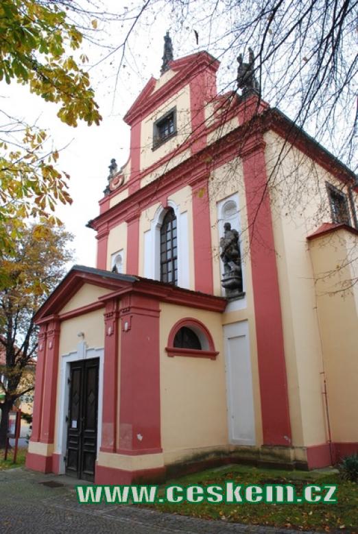 Kostel sv. Václava z počátku 13. století.
