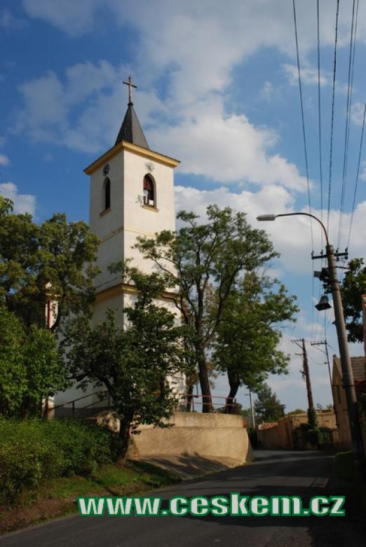 Zdejší kostel Narození sv. Jana Křtitele.