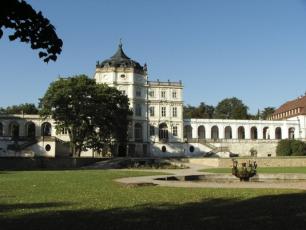 Ploskovice na Litoměřicku - Pohledem ze zámeckého parku.