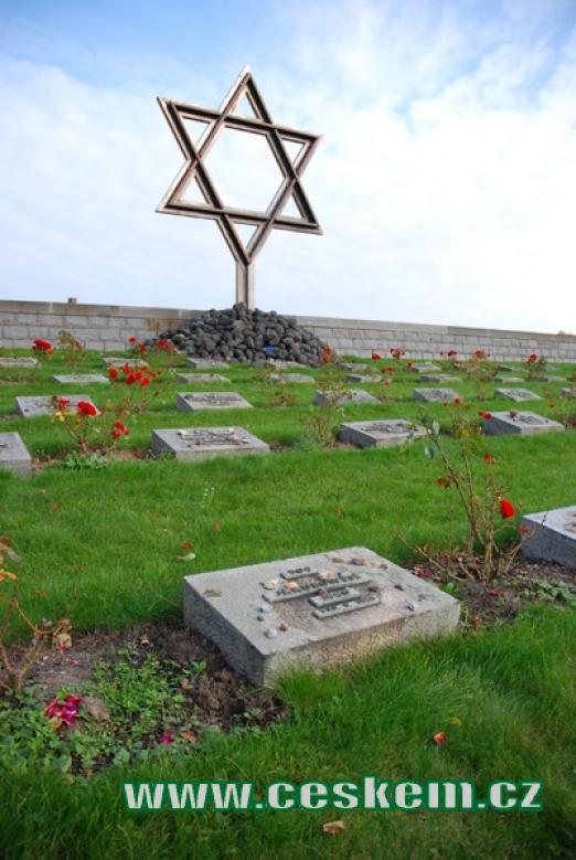 Náhrobky na Národním hřbitově v Terezíně.