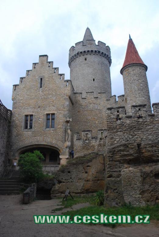 Pohled z hradního nádvoří.