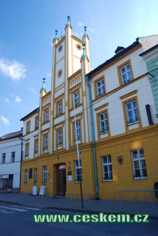 Budova radnice ve Mšeně.