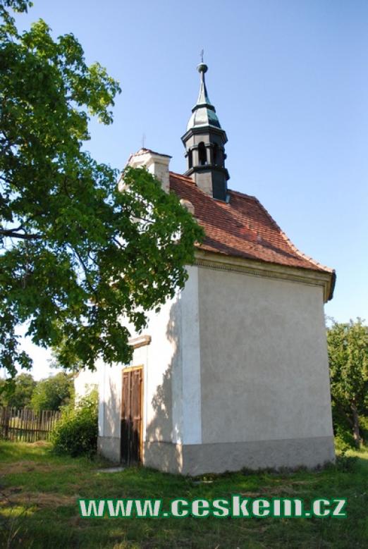 Nedaleká kaple sv. Václava.
