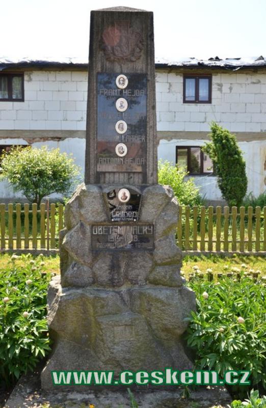 Památník padlým v Malinové.