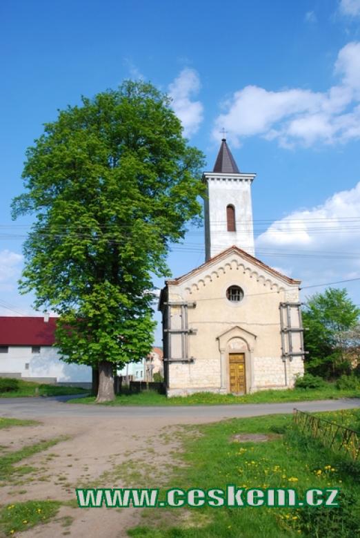 Kostelík sv. Prokopa ve směru na Kounov.
