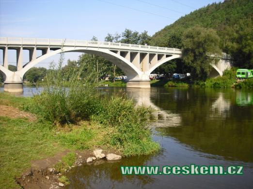 Most přes řeku Berounku.