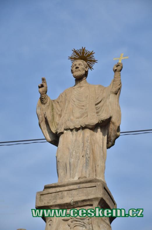 Detail sochy sv. Františka Xaverského.
